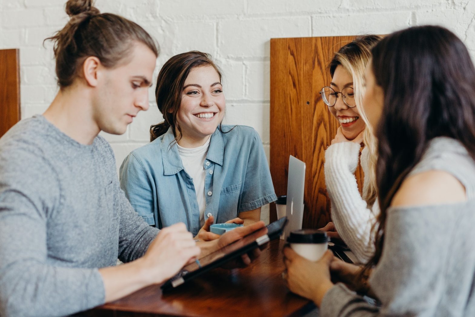 founder's café, founders collaborating and working together